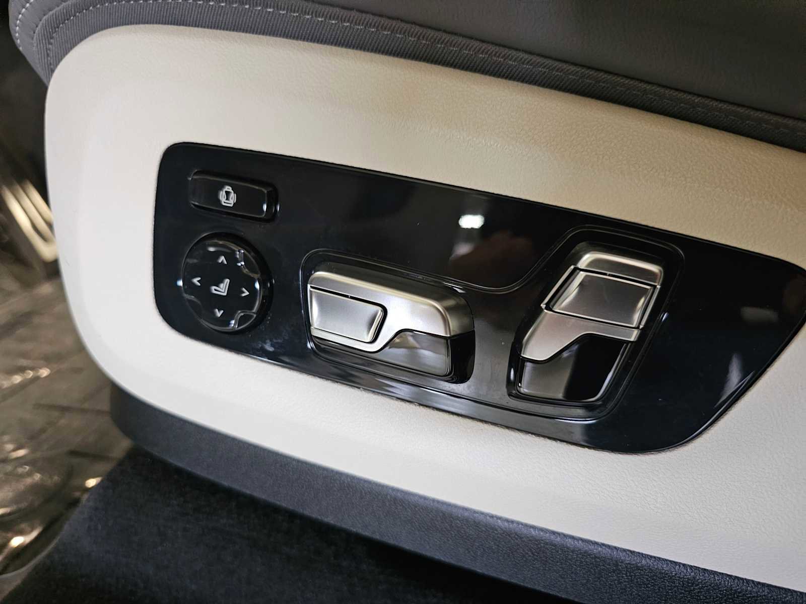 Used 2023 BMW X7 M60i w/ Executive Package AWD/4WD image 30