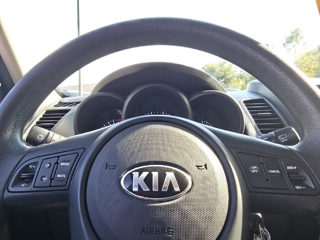Used 2013 Kia Soul FWD image 24