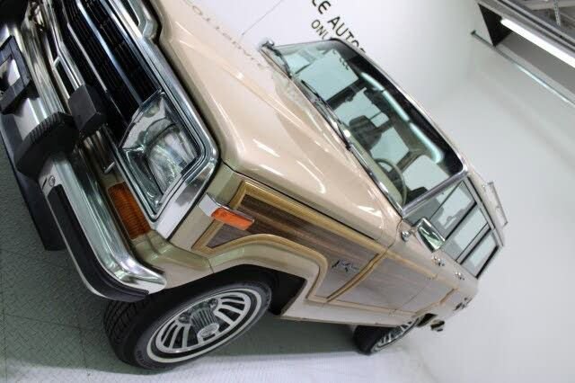 Used 1989 Jeep Grand Wagoneer image 12