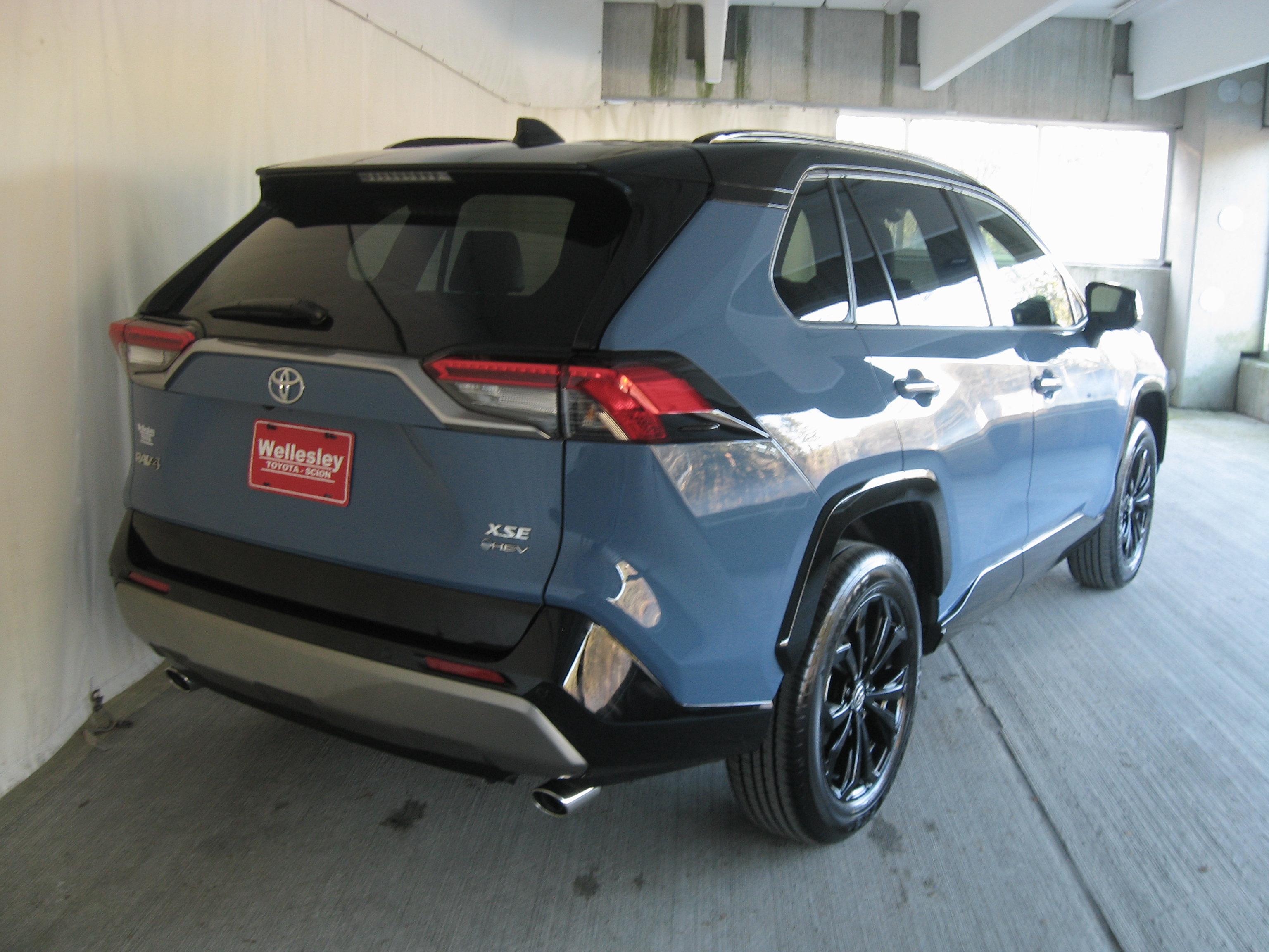 Used 2025 Toyota RAV4 XSE w/ Advanced Technology Package image 7