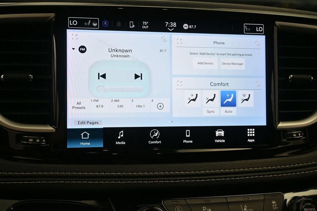 Used 2023 Chrysler Pacifica Touring-L AWD/4WD image 40