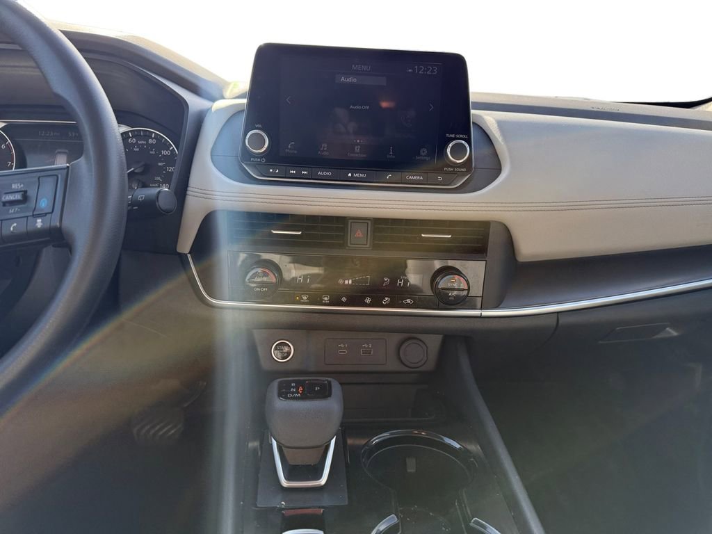 Used 2023 Nissan Rogue SV image 11