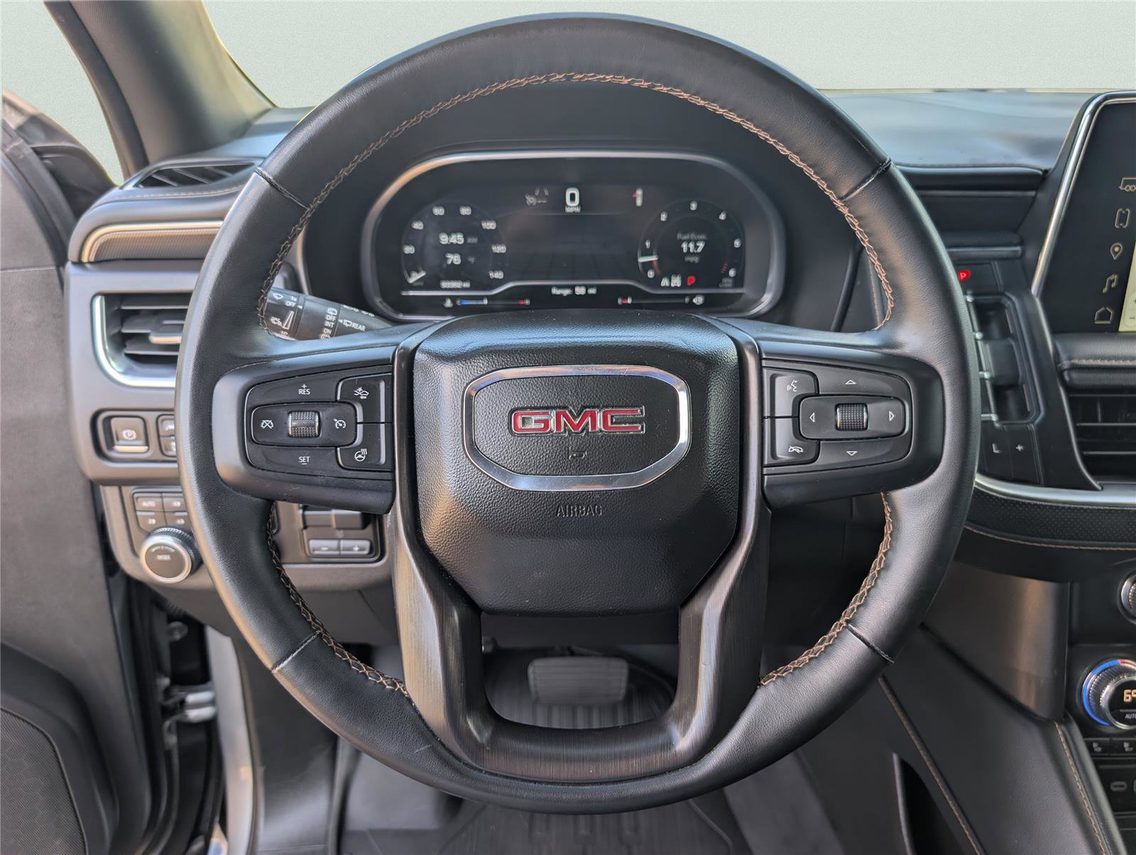 Used 2023 GMC Yukon AT4 w/ Technology Package AWD/4WD image 21