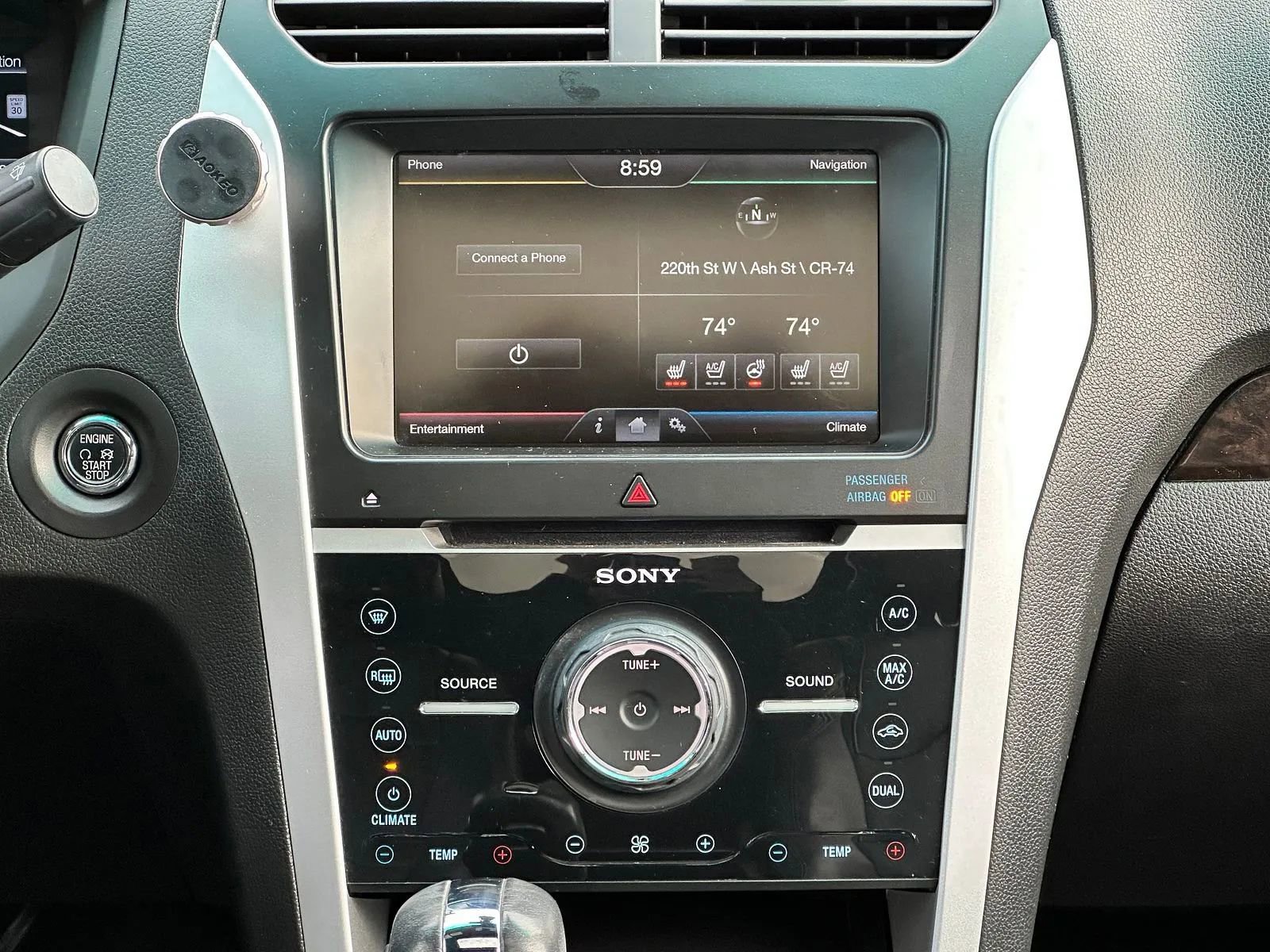 Used 2015 Ford Explorer Limited w/ Equipment Group 302A AWD/4WD image 14