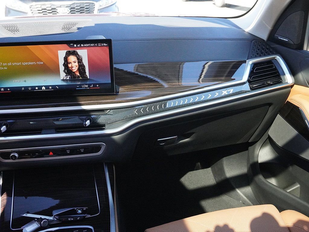 Used 2024 BMW X7 xDrive40i w/ Premium Package image 43