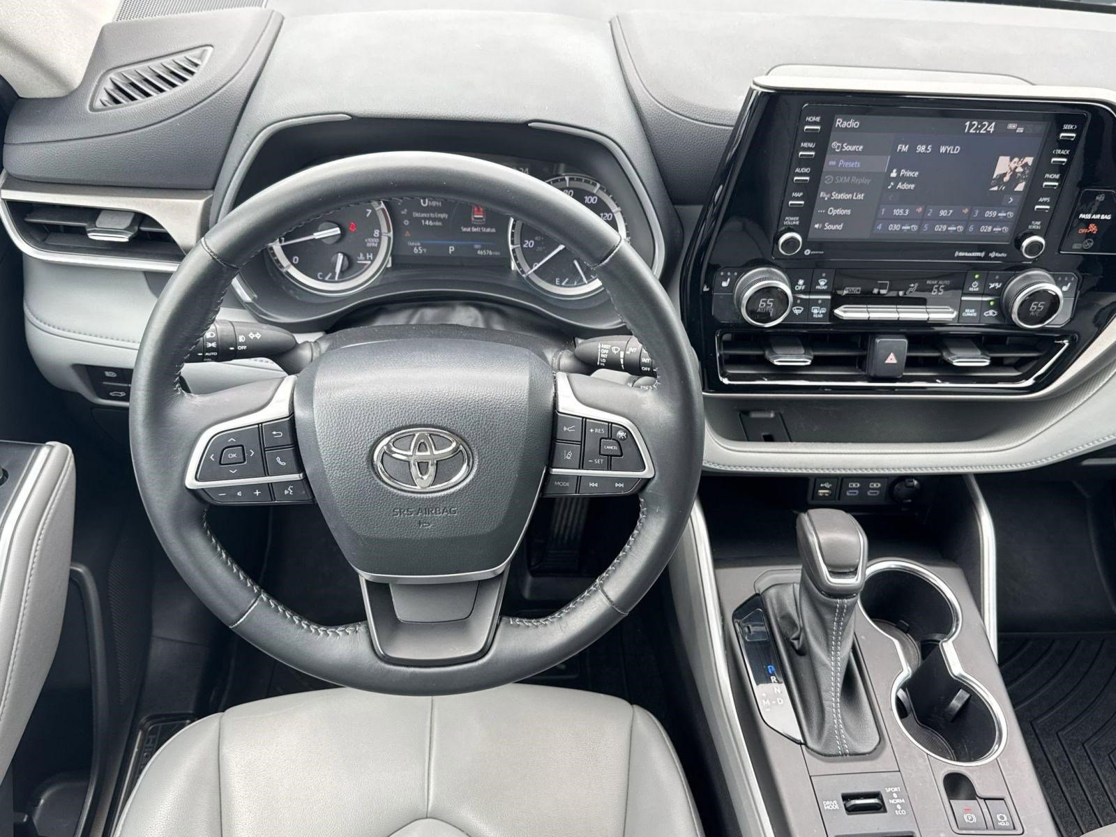 Used 2022 Toyota Highlander XLE image 25