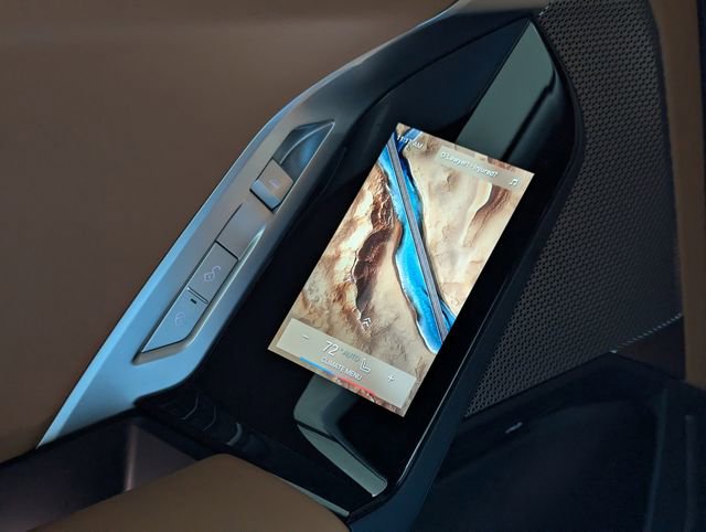 Used 2023 BMW 740i image 10