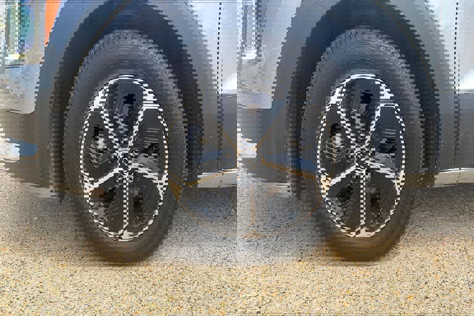 Used 2024 Kia Niro EX image 8