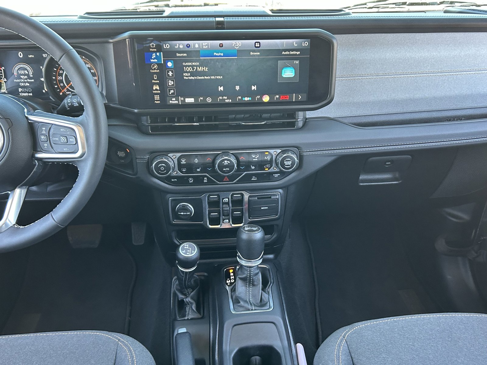 Used 2025 Jeep Wrangler Unlimited Sahara AWD/4WD image 17