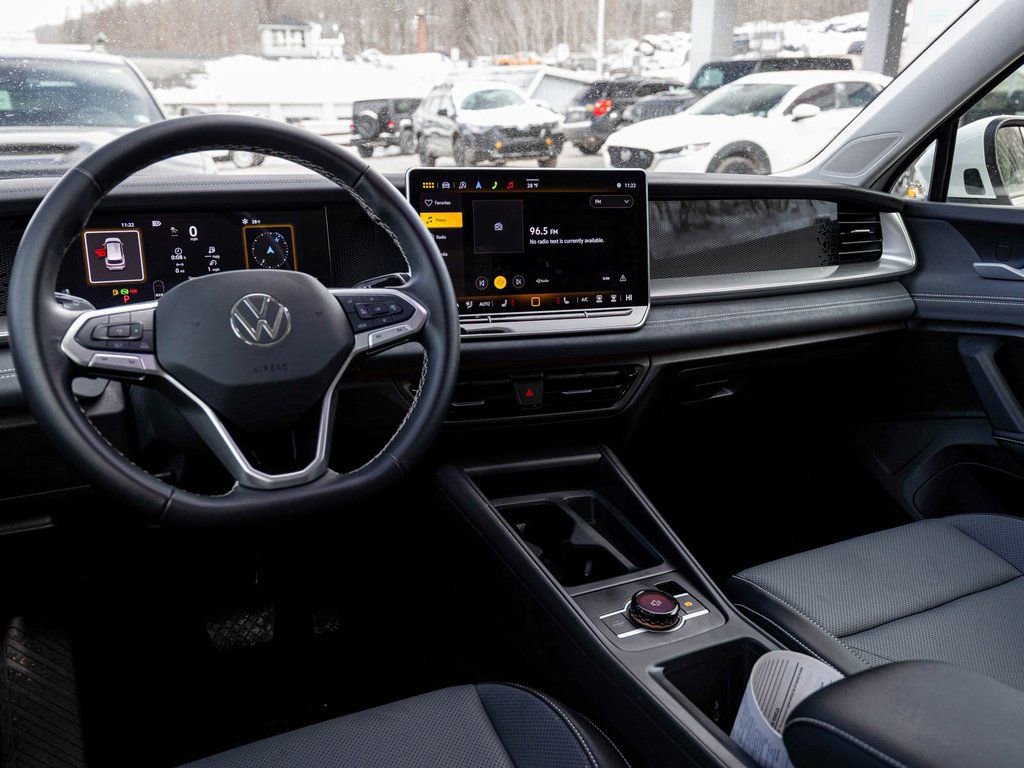 Used 2025 Volkswagen Tiguan SE AWD/4WD image 17