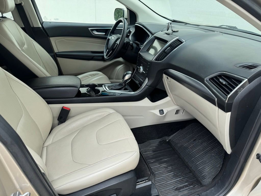 Used 2018 Ford Edge Titanium w/ Equipment Group 302A AWD/4WD image 16