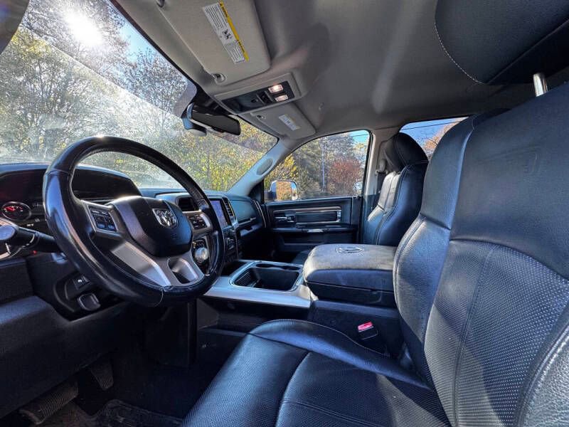 Used 2018 RAM 1500 Laramie image 12