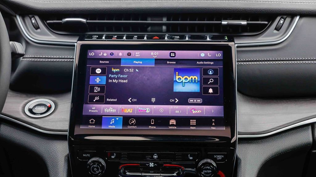 New 2025 Jeep Grand Cherokee L Limited w/ Black Appearance Package image 15