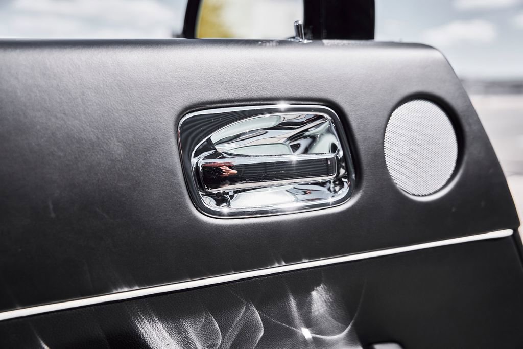 Used 2018 Rolls-Royce Dawn RWD image 30