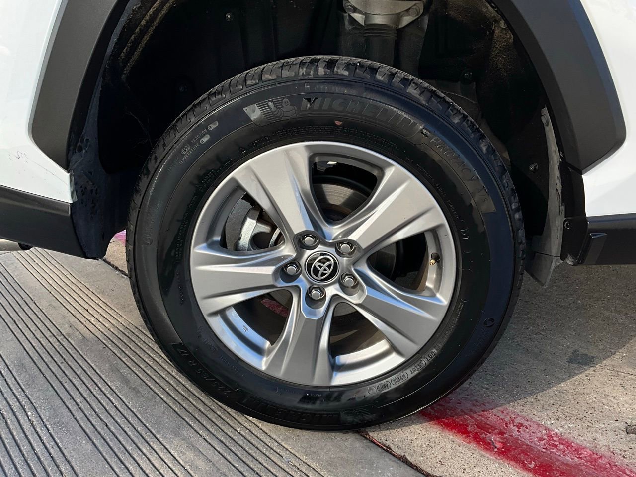 Used 2025 Toyota RAV4 XLE image 9