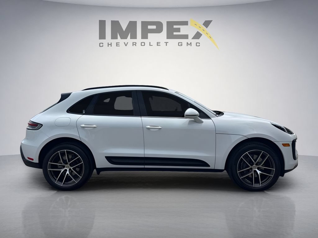 Used 2024 Porsche Macan AWD/4WD image 9