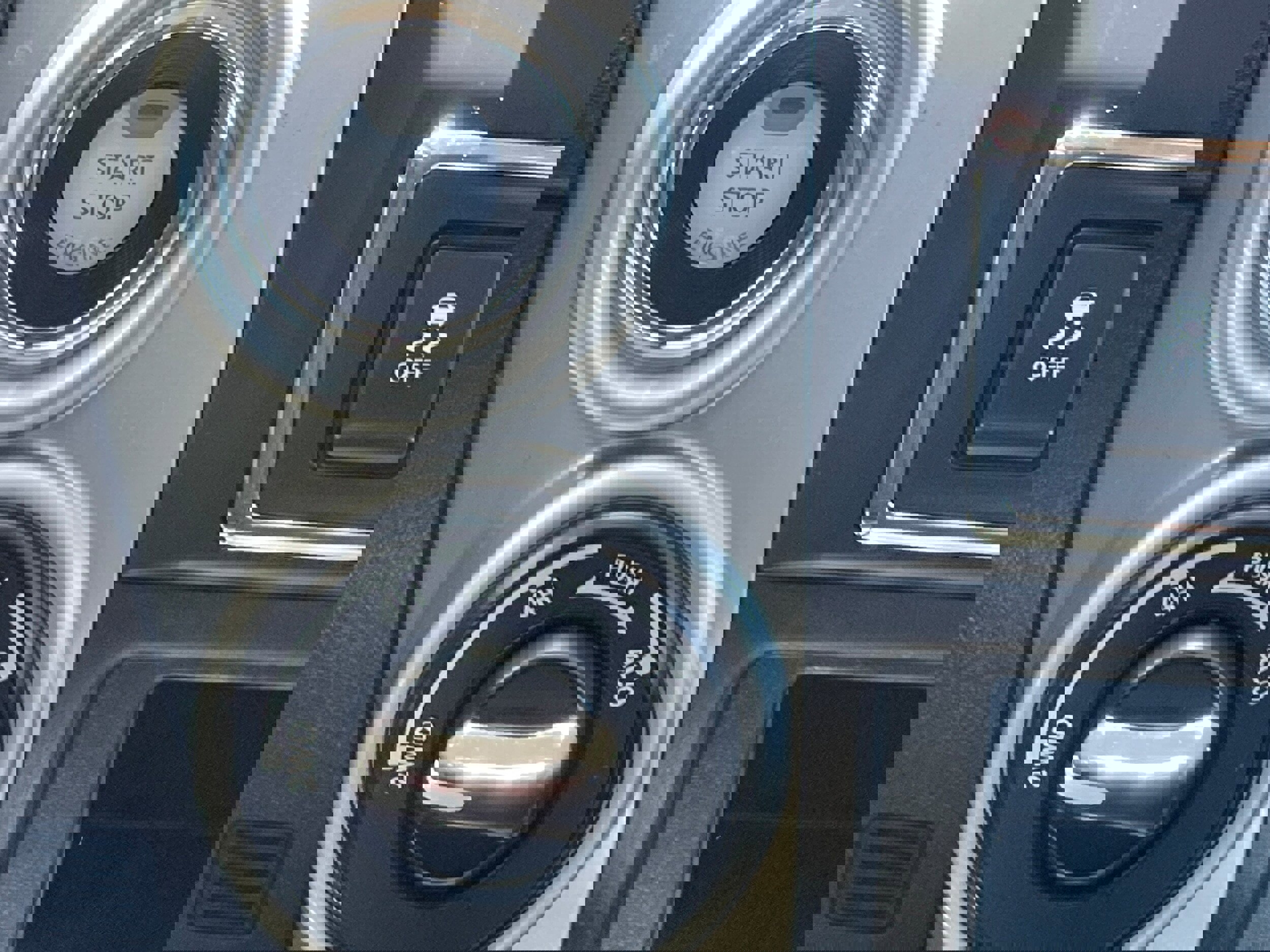 Used 2018 Nissan Titan SV image 20