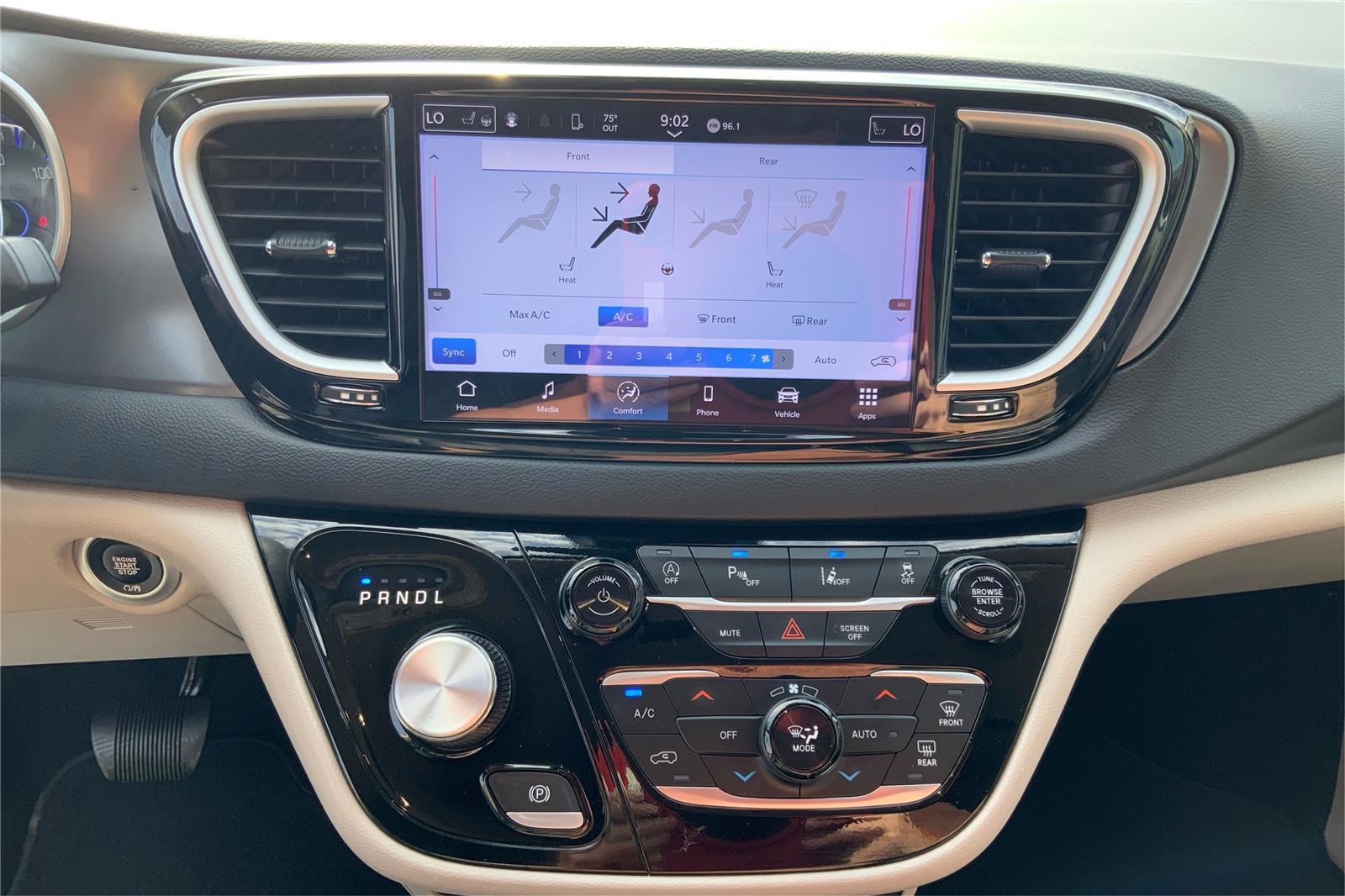 Used 2024 Chrysler Pacifica Touring-L FWD image 34