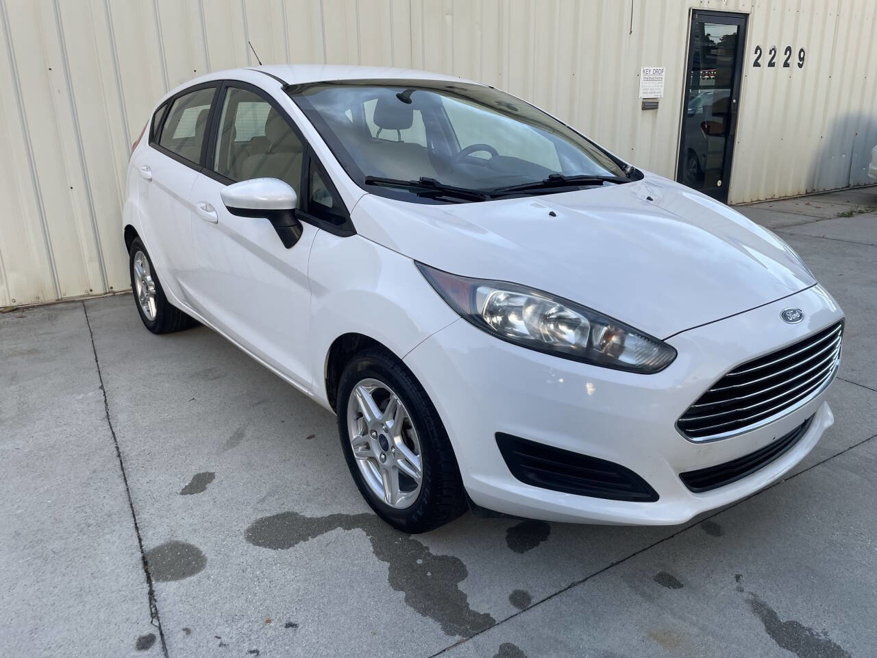 Used 2018 Ford Fiesta SE FWD image 1