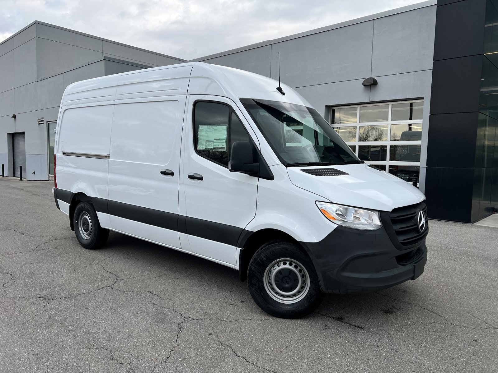 Used 2025 Mercedes-Benz Sprinter 2500 image 2