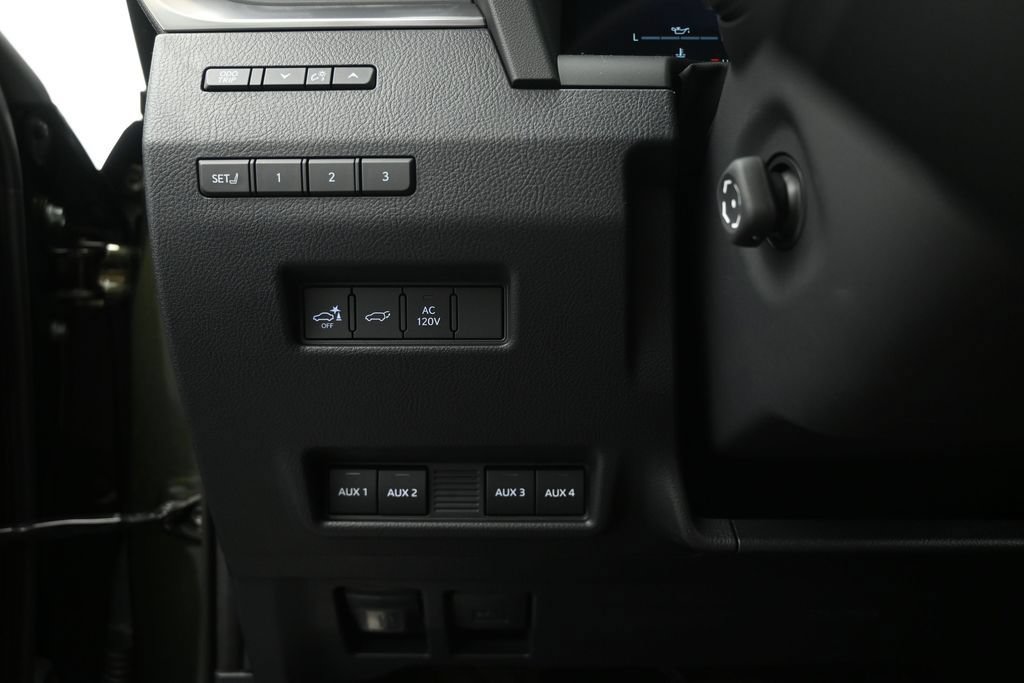 Used 2025 Lexus GX 550 w/ Accessory Package (CT) AWD/4WD image 9