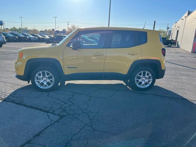 Used 2023 Jeep Renegade Latitude AWD/4WD image 3