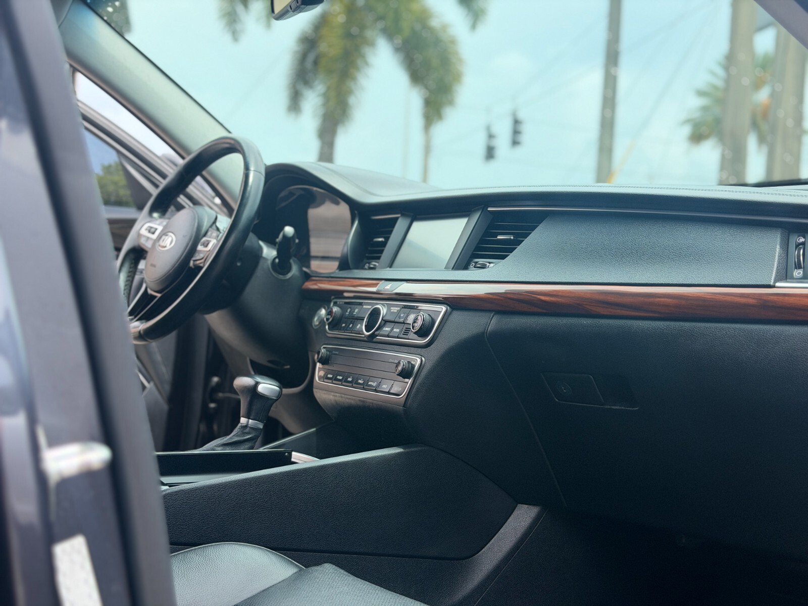Used 2018 Kia Cadenza Premium FWD image 14