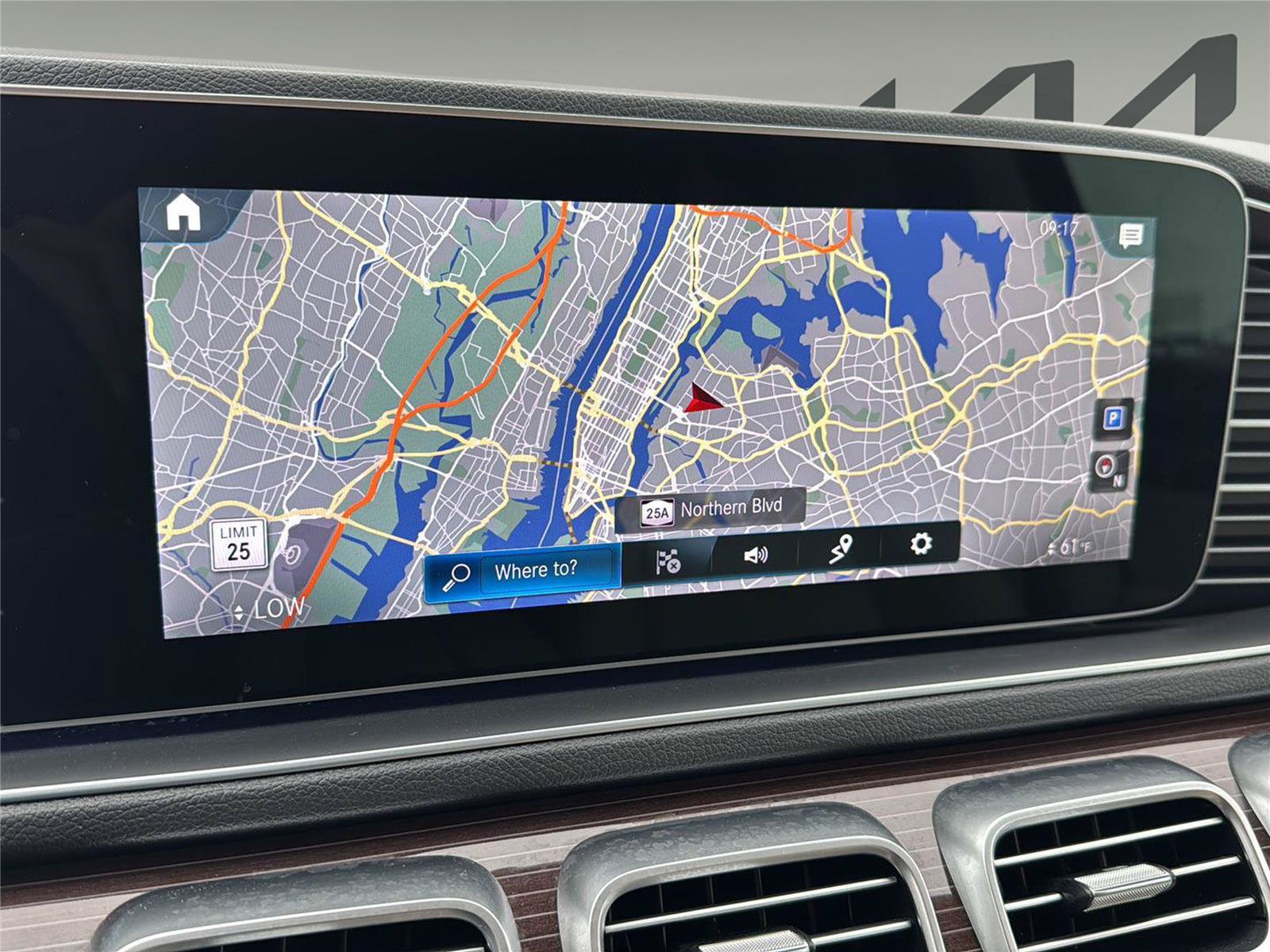 Used 2023 Mercedes-Benz GLE 450 4MATIC w/ AMG Line Exterior image 19