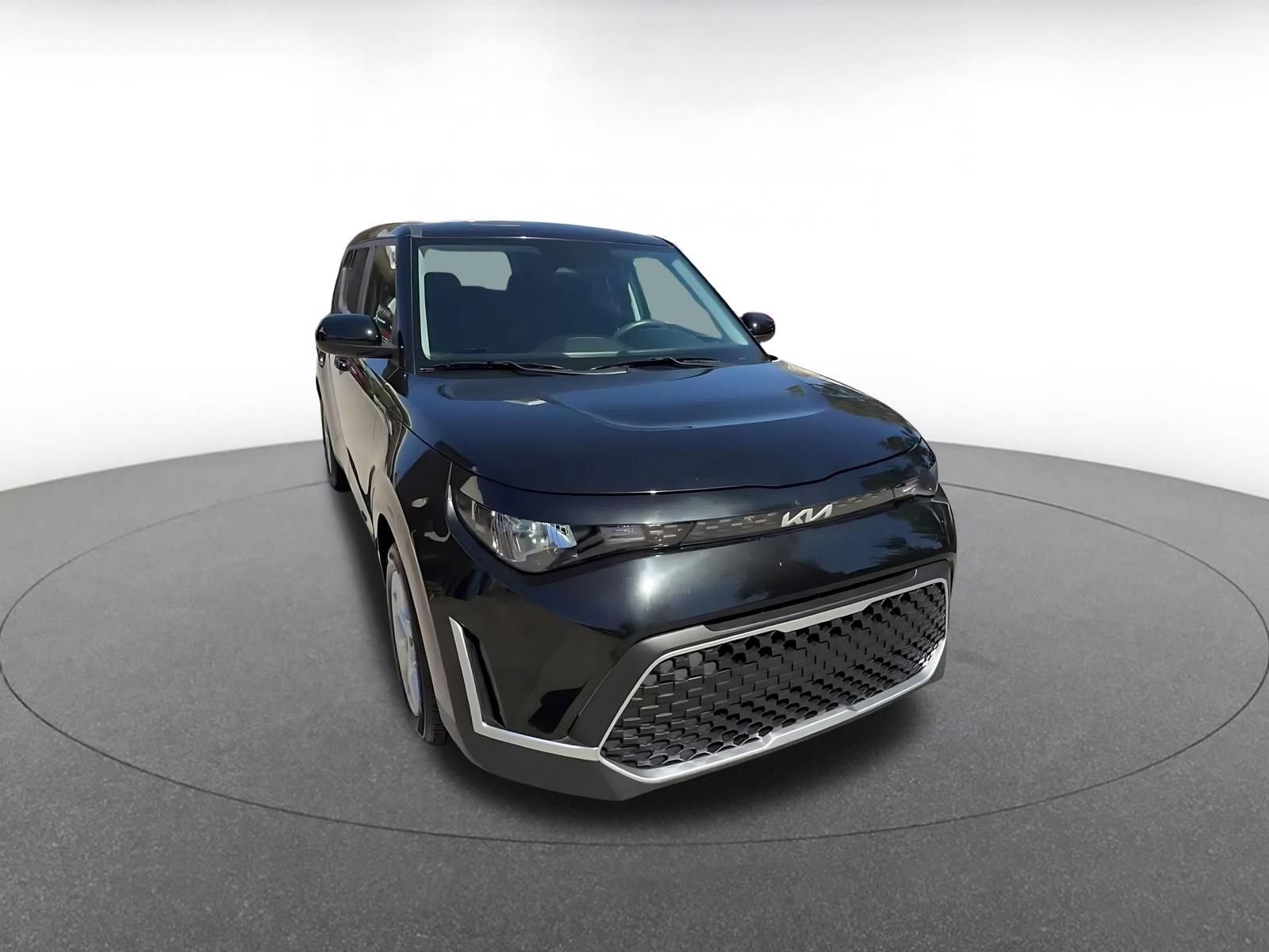 Used 2025 Kia Soul LX w/ LX Technology Package FWD image 3