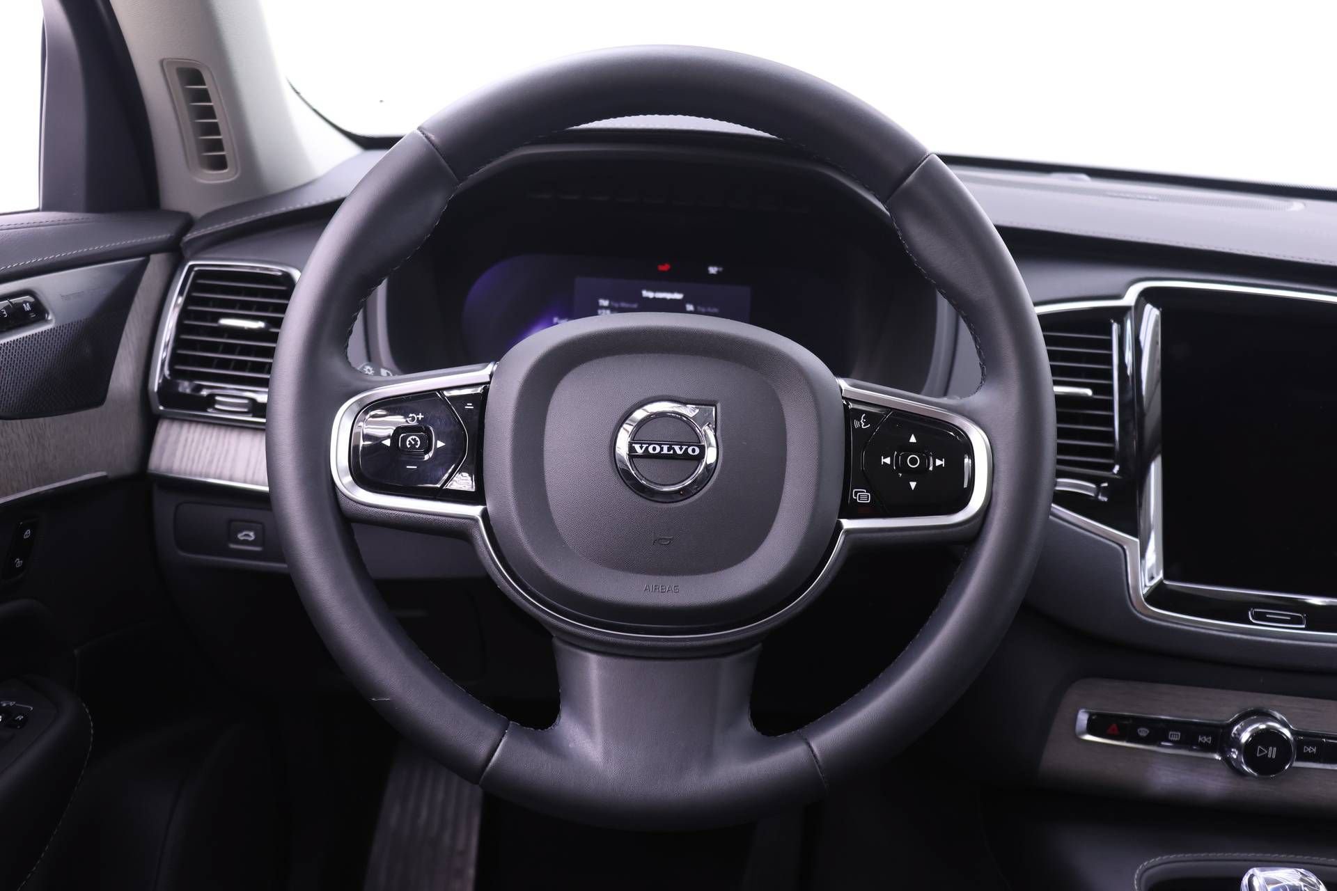 Used 2023 Volvo XC90 B6 Ultimate w/ Protection Package Premier AWD/4WD image 17