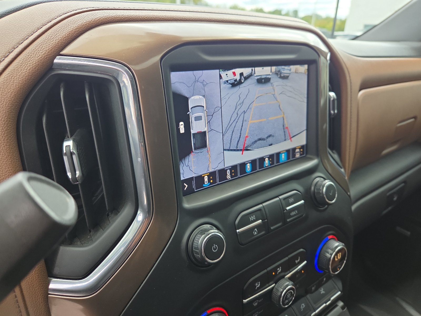 Certified 2021 Chevrolet Silverado 1500 High Country w/ Technology Package AWD/4WD image 8