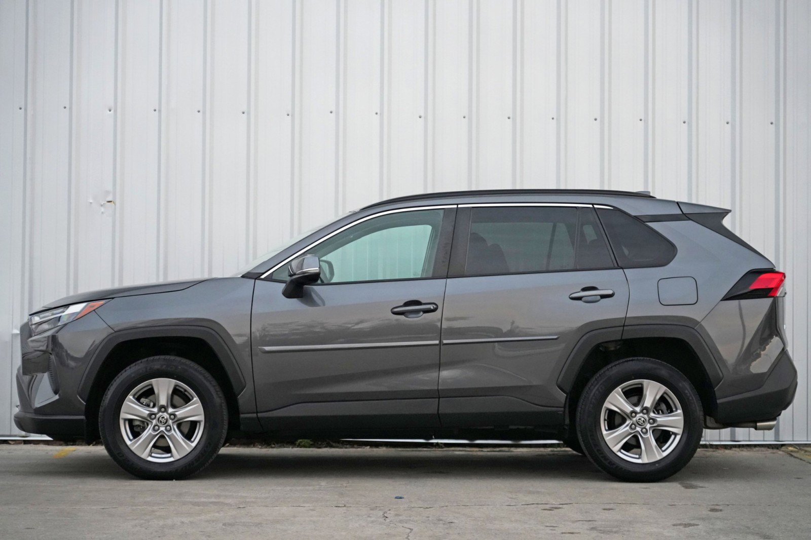 Used 2022 Toyota RAV4 XLE image 8