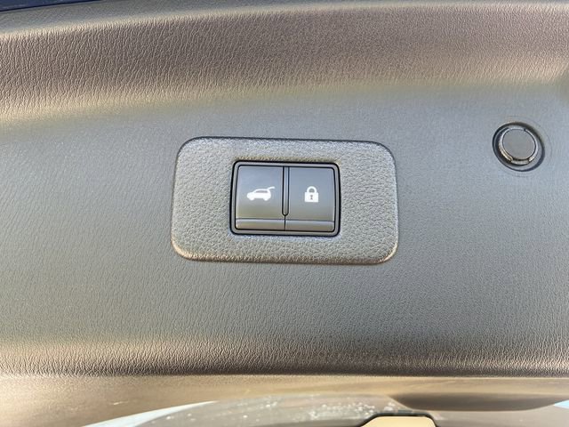 Used 2024 Nissan Armada Platinum w/ Captain's Chairs Package image 19