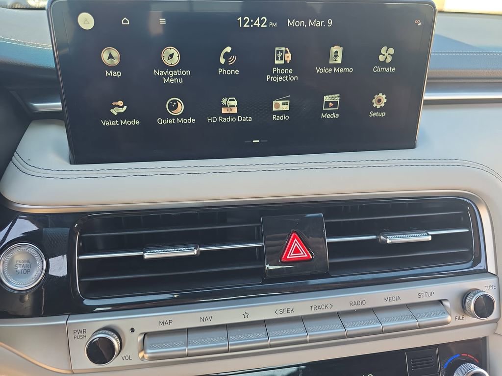 Used 2025 Genesis G70 2.5T image 21