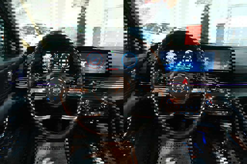 Used 2024 Hyundai Elantra Limited image 29