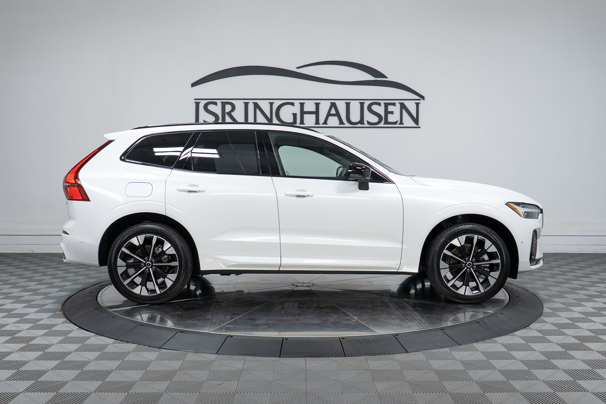 Used 2026 Volvo XC60 B5 Plus w/ Climate Package AWD/4WD image 4