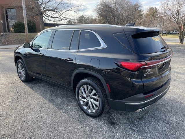 Used 2025 Buick Enclave Preferred image 7