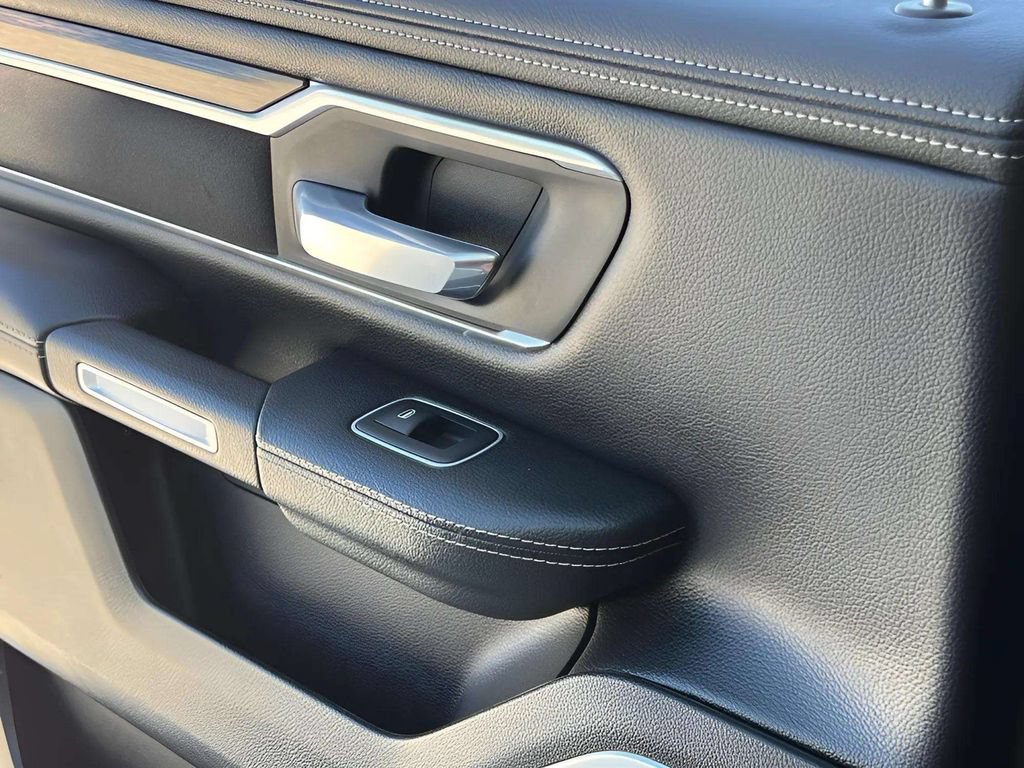 Used 2020 RAM 1500 Laramie AWD/4WD image 27