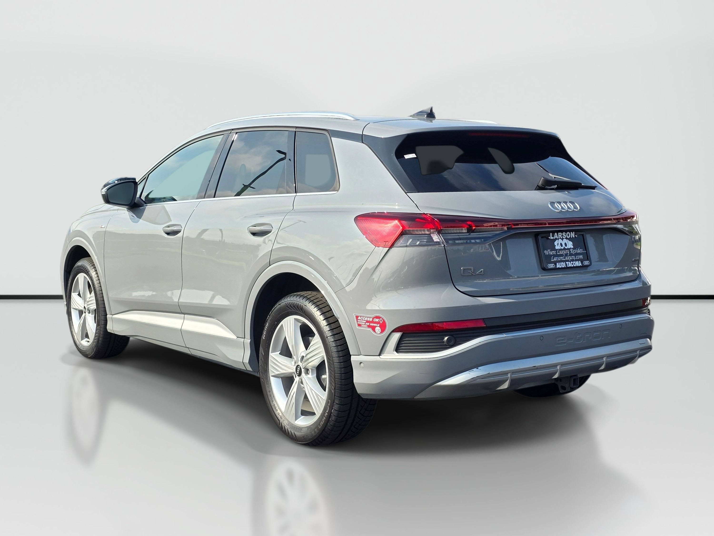 Used 2023 Audi Q4 e-tron Premium Plus w/ Premium Plus AWD/4WD image 3