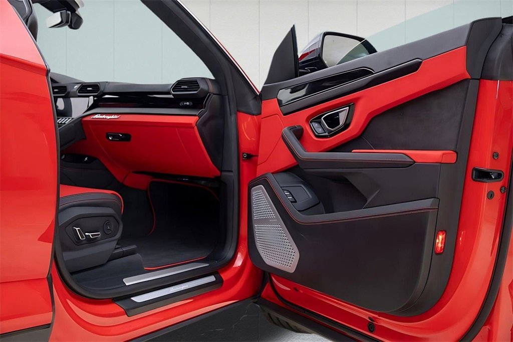 Used 2022 Lamborghini Urus image 39