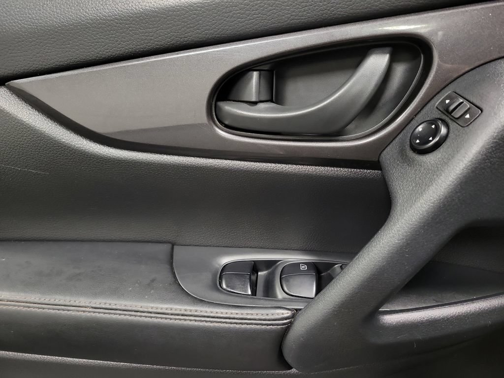 Used 2020 Nissan Rogue S AWD/4WD image 24