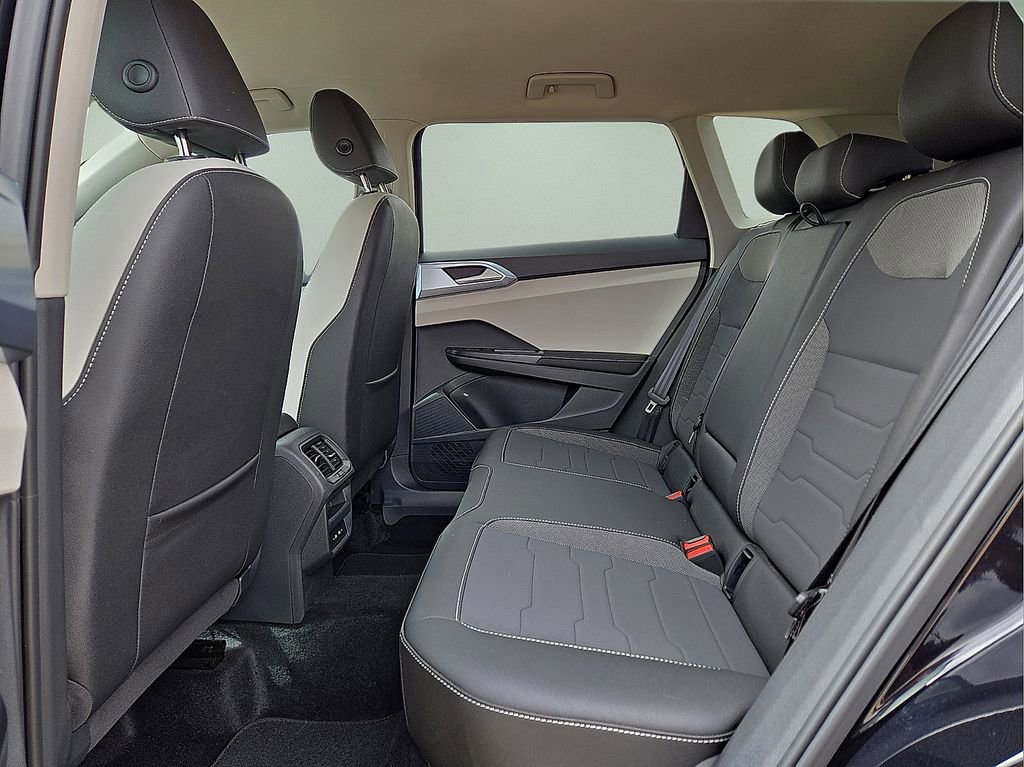 Used 2026 Volkswagen Taos SE FWD image 15