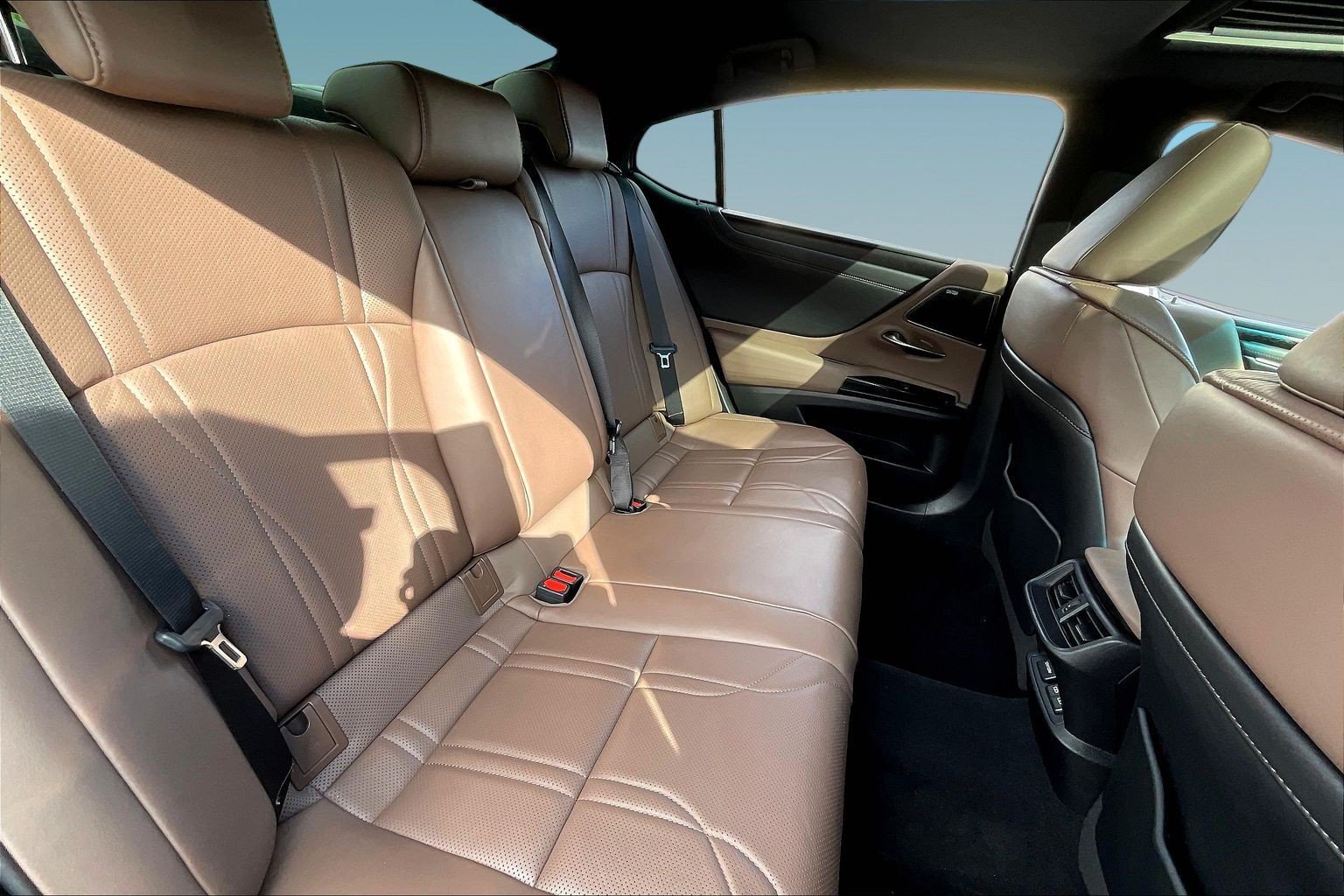 Used 2022 Lexus ES 300h w/ Accessory Package FWD image 24