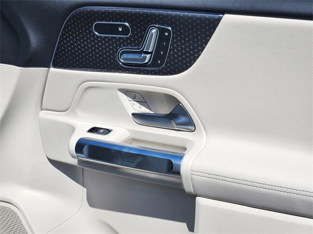 Certified 2025 Mercedes-Benz GLB 250 4MATIC image 16