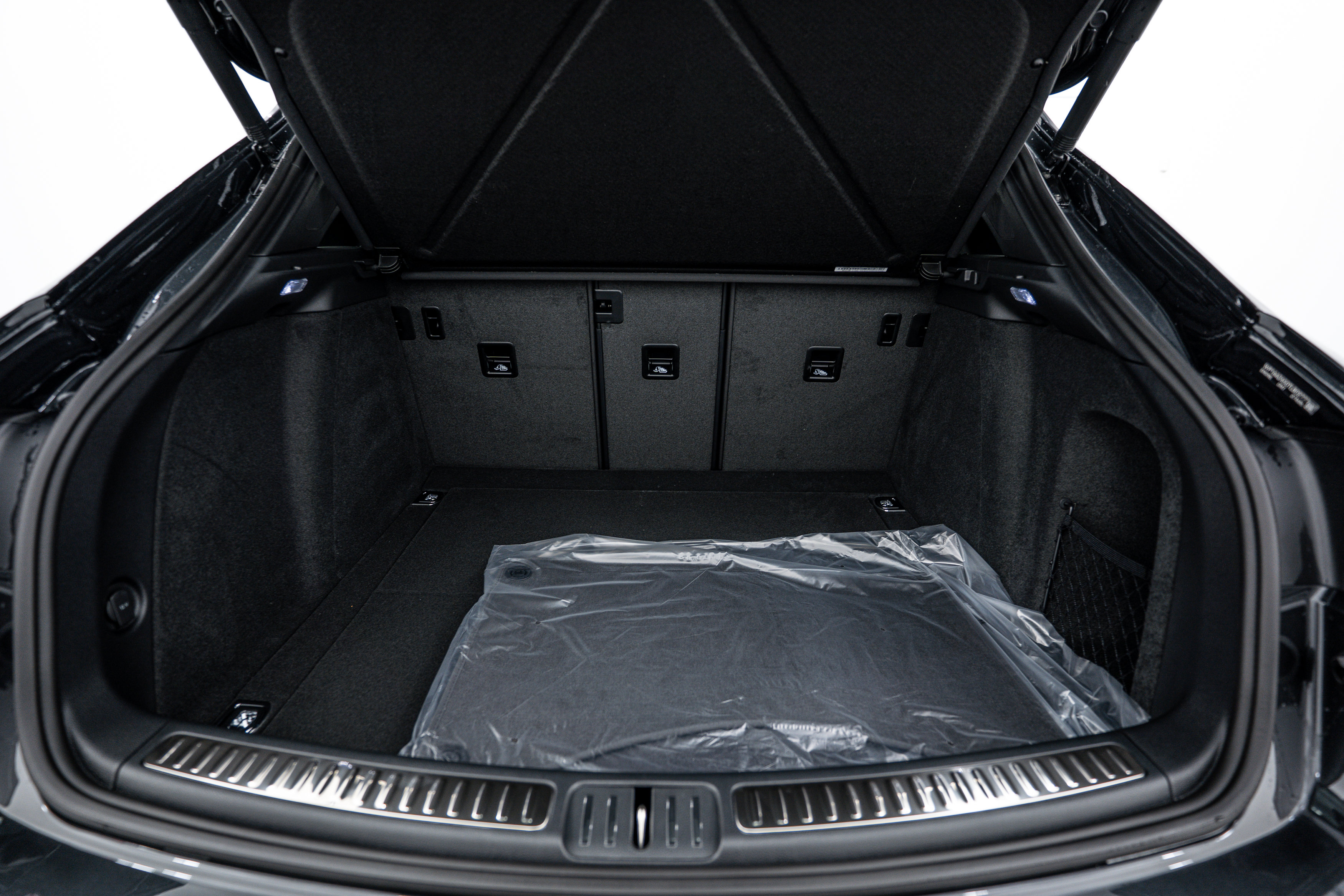 Certified 2026 Porsche Macan AWD/4WD image 26