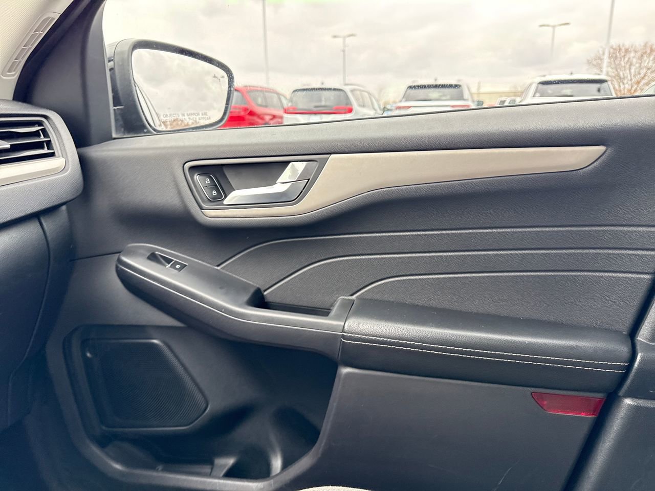 Used 2021 Ford Escape SE image 21