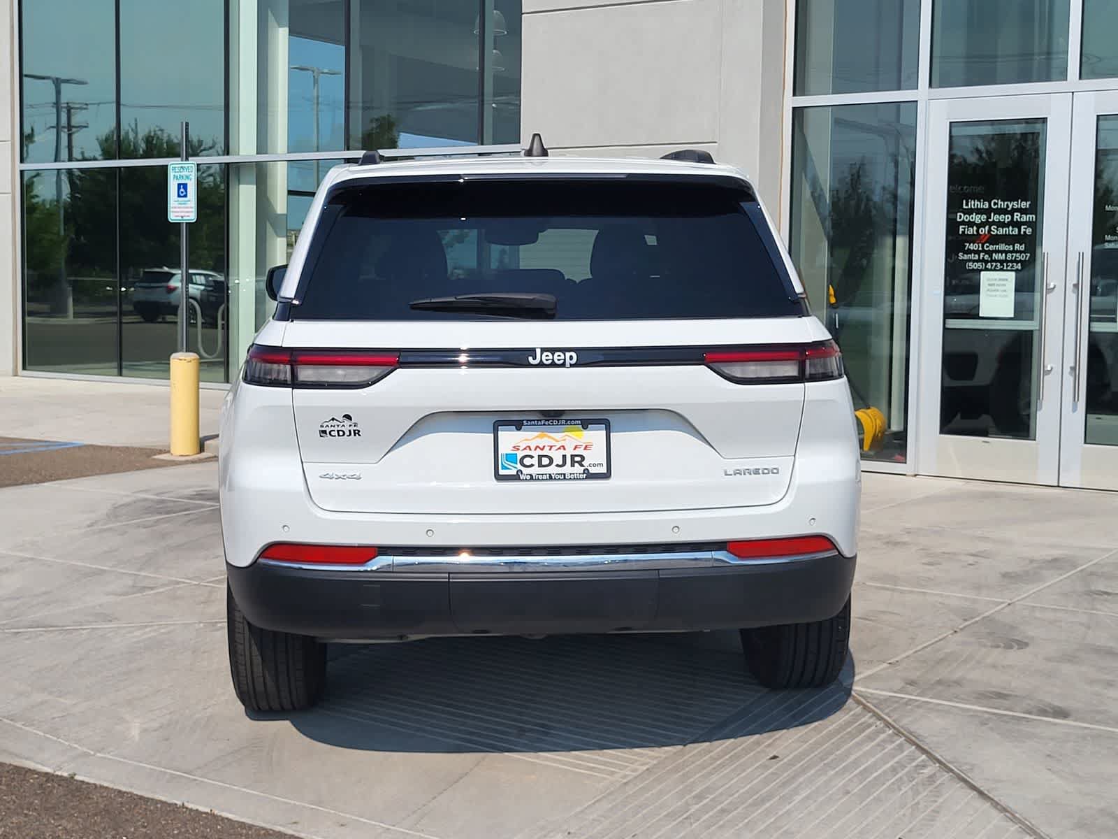 Used 2024 Jeep Grand Cherokee Laredo X AWD/4WD image 6