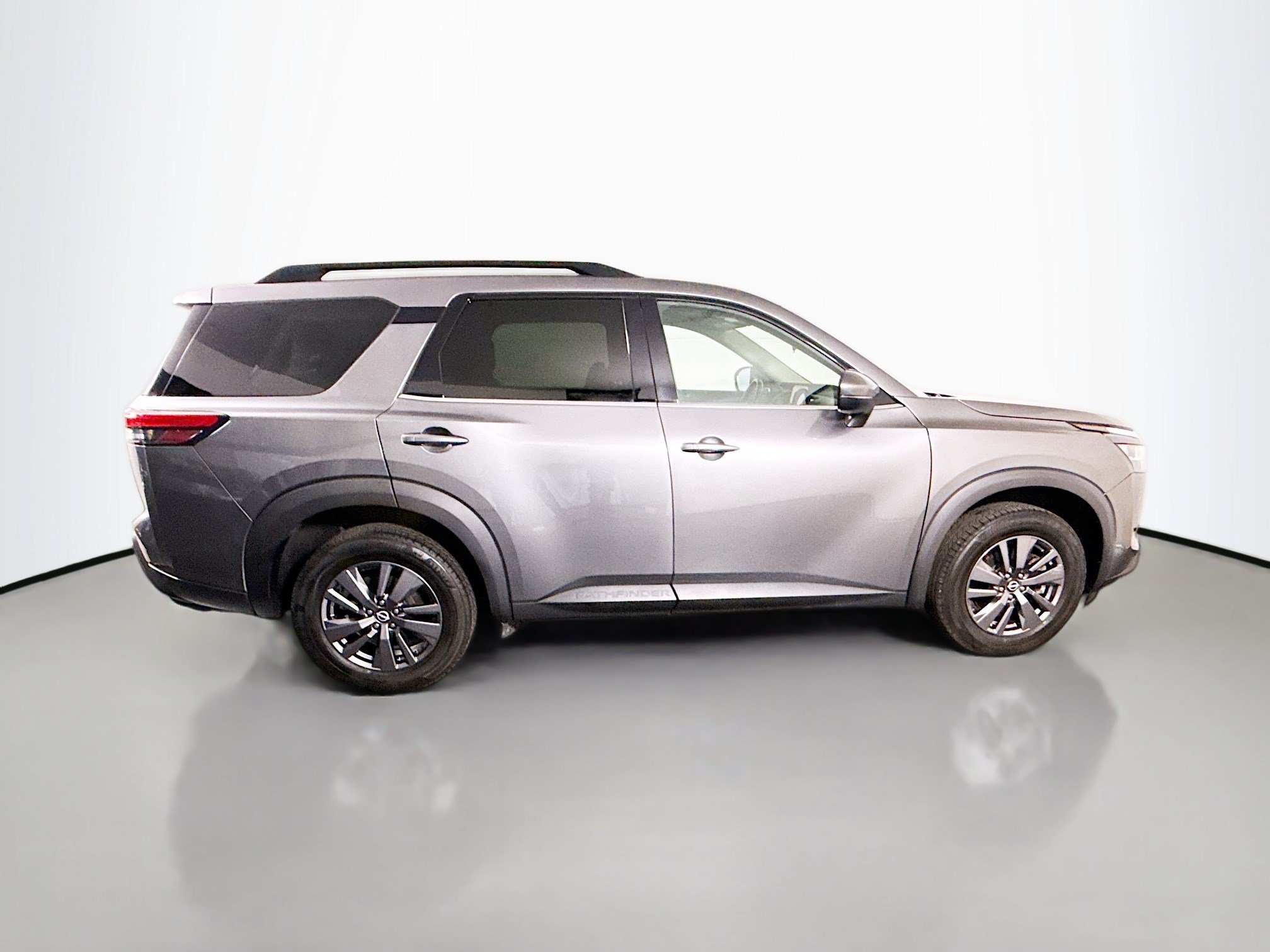 Used 2022 Nissan Pathfinder SV FWD image 11