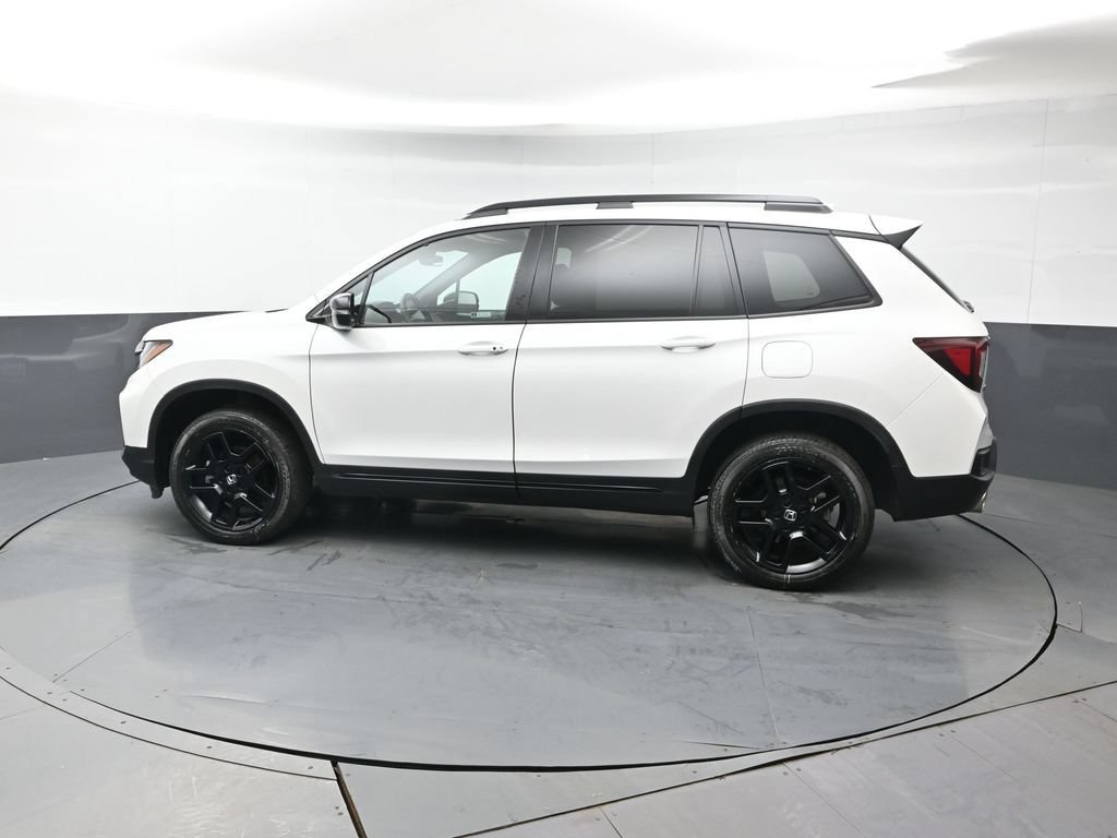 Certified 2024 Honda Passport Black Edition image 3