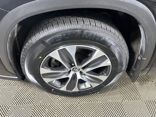 Used 2022 Toyota Highlander XLE image 10